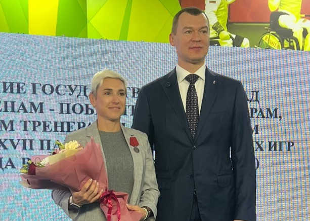 Сотруднику Физкультурно-спортивного объединения «Юность Москвы» вручили государственную награду. Фото: официальная страница Физкультурно-спортивного объединения «Юность Москвы» в социальных сетях