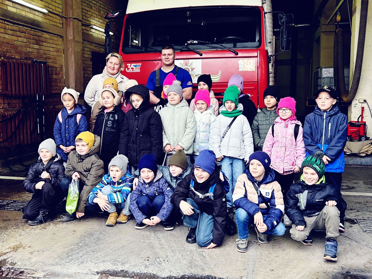 Ученики школы №667 посетили пожарно-спасательную часть. Фото: официальная страница школы №667 в социальных сетях