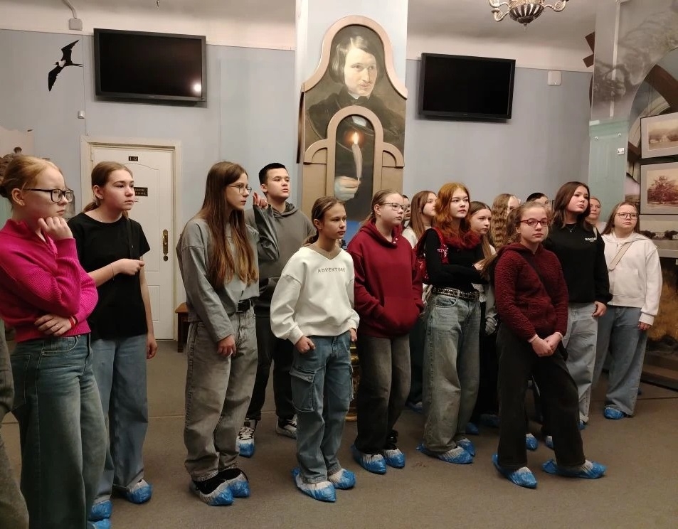 Ученики школы №667 посетили Дом-музей Николая Гоголя. Фото: страница школы №667 в социальных сетях