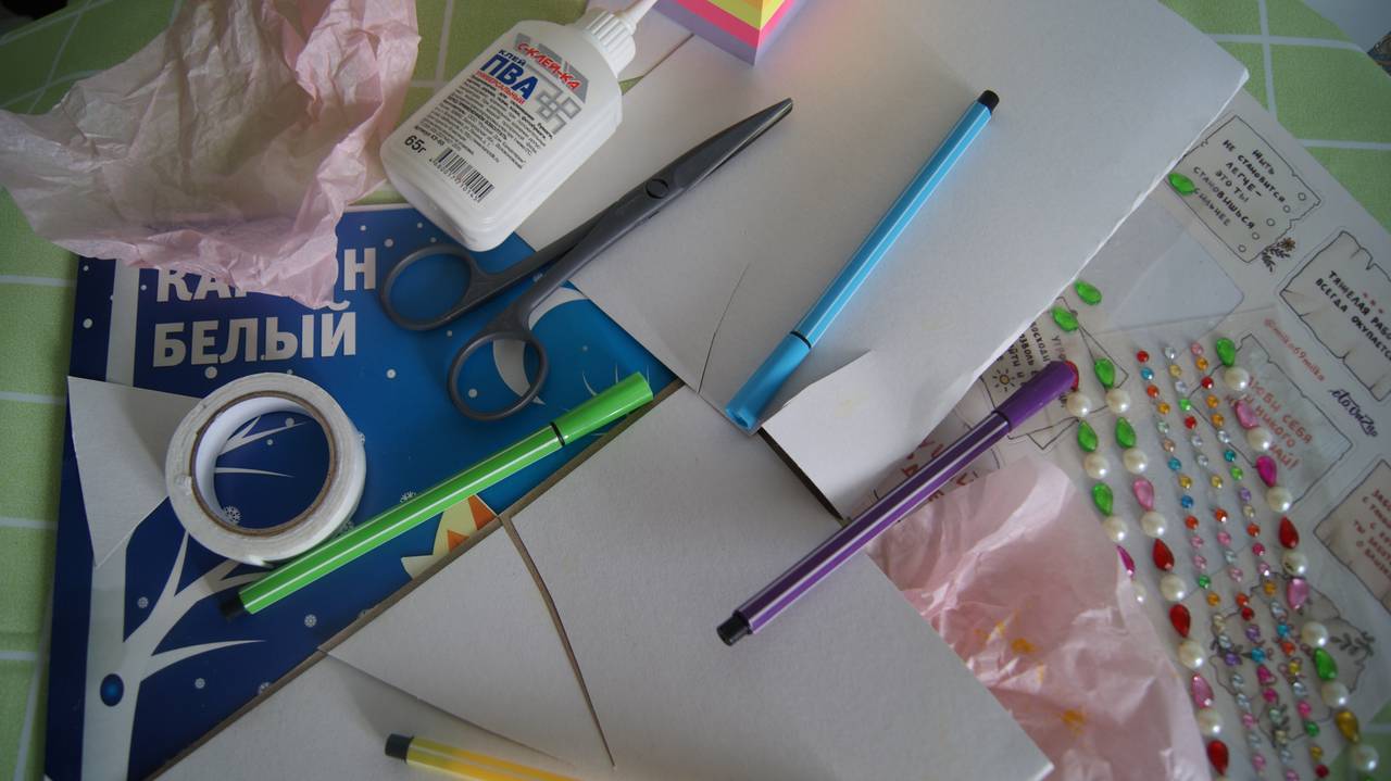 «Мой герой»: в КЦ «Дружба» пройдет мастер-класс по созданию открыток для мужчин. Фото: Татьяна Петрыкина, «Вечерняя Москва»