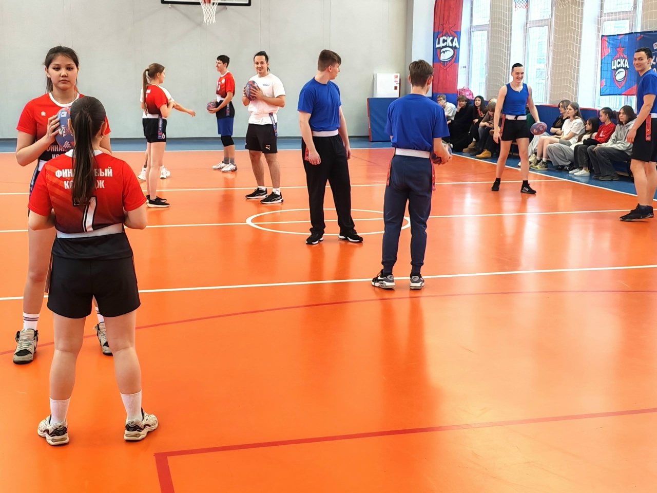 Спортсмены ОКГ «Столица» приняли участие в мастер-классе по тэг-регби. Фото: страница ОКГ «Столица» в социальных сетях